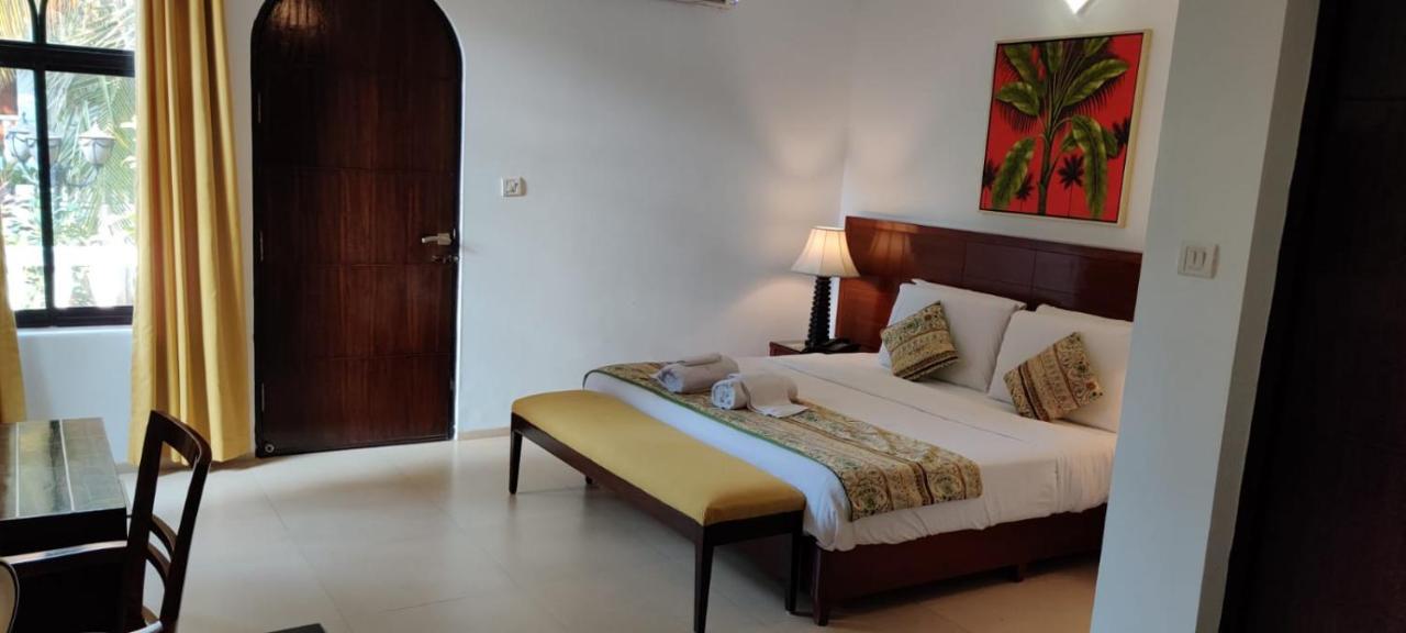 Colonia Santa Maria Hotel Baga Bagian luar foto