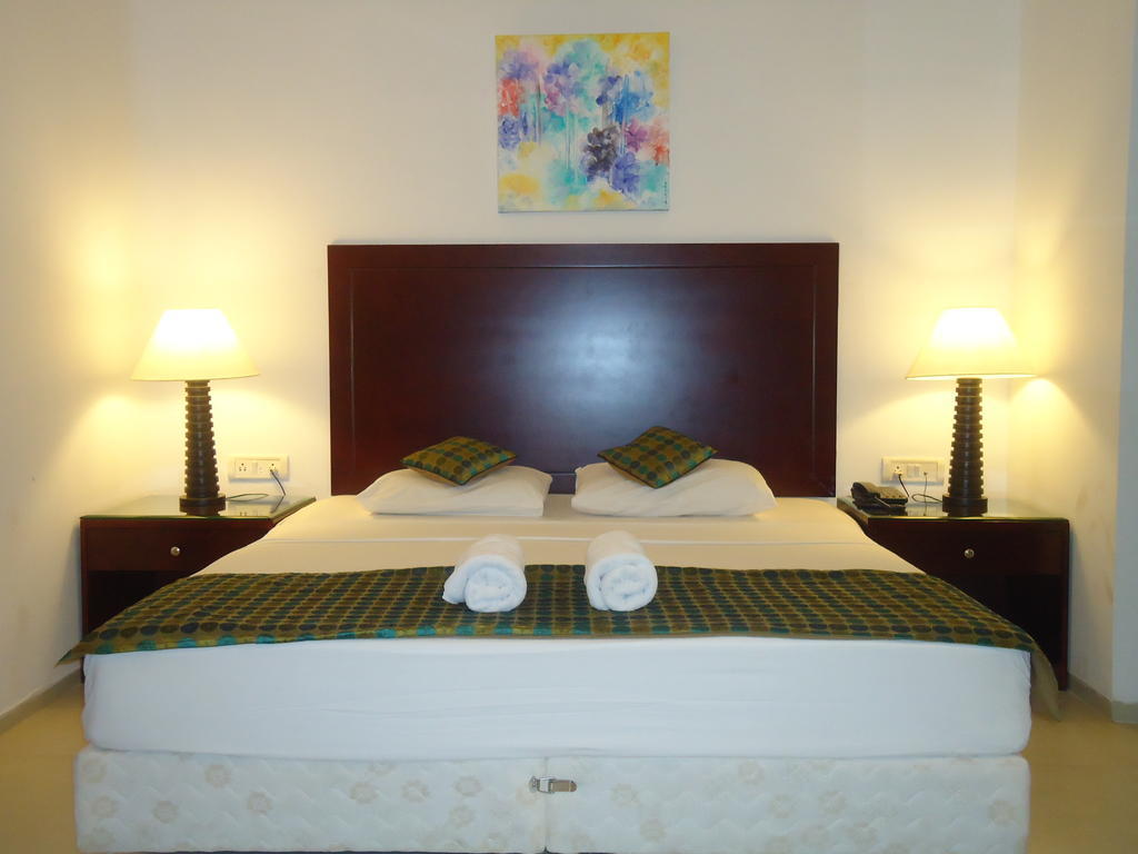 Colonia Santa Maria Hotel Baga Bagian luar foto
