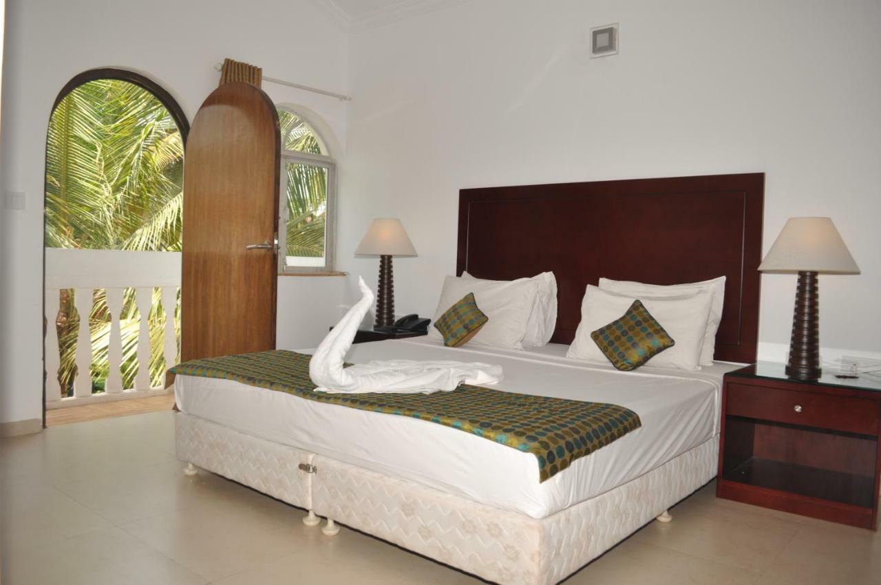 Colonia Santa Maria Hotel Baga Bagian luar foto