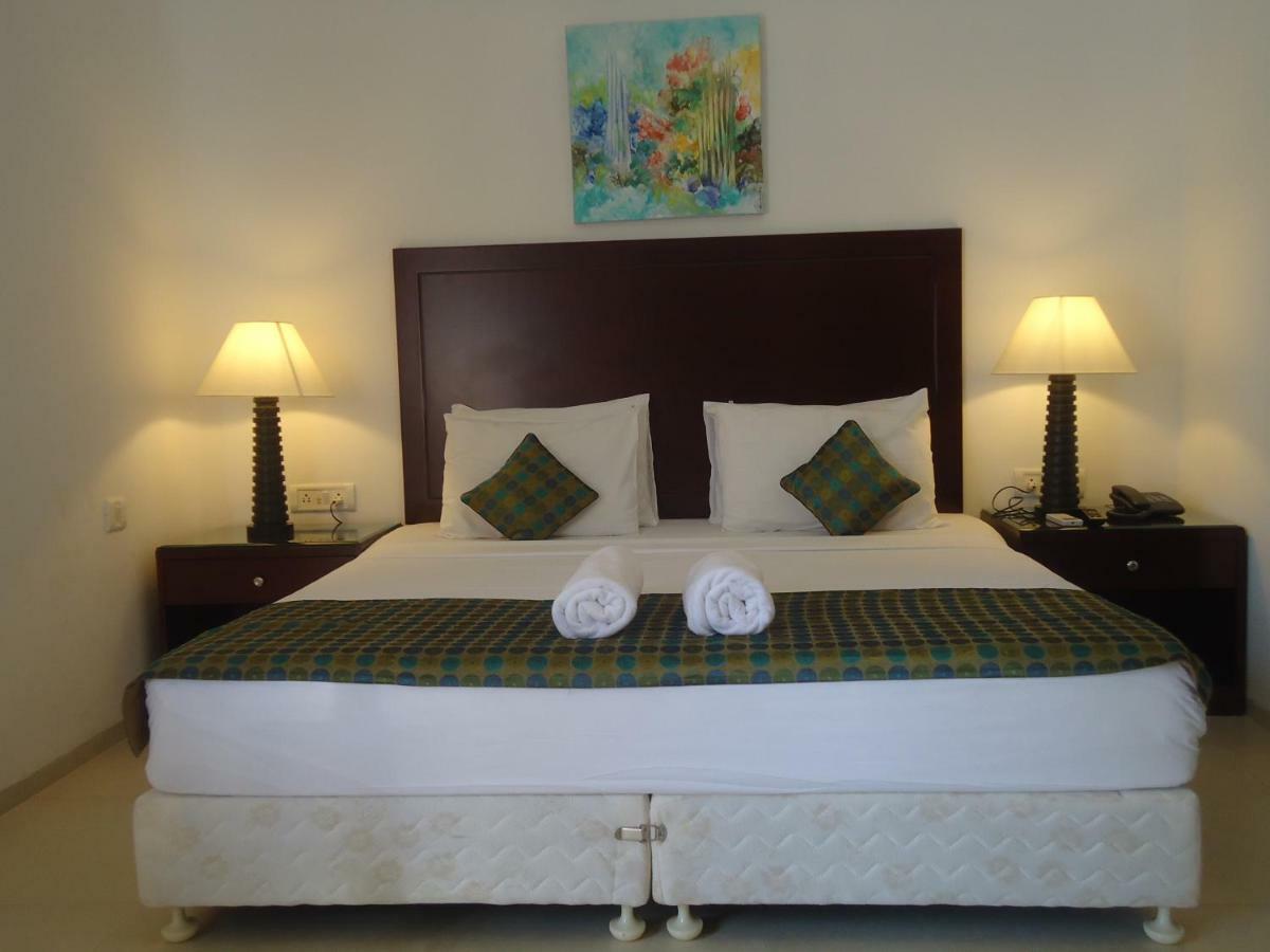 Colonia Santa Maria Hotel Baga Bagian luar foto
