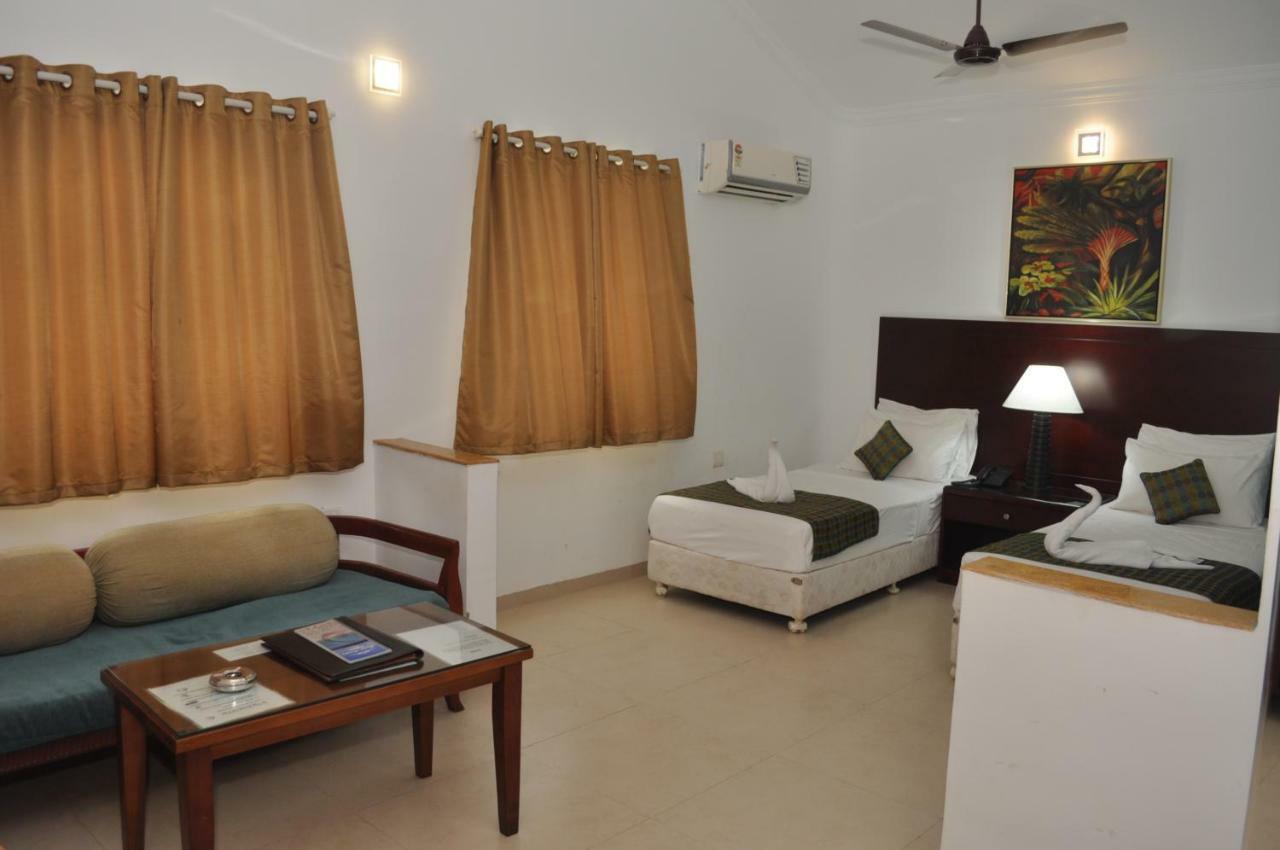 Colonia Santa Maria Hotel Baga Bagian luar foto