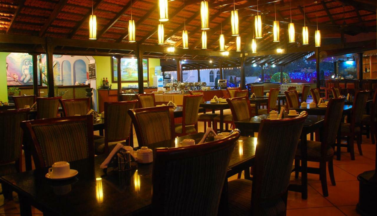 Colonia Santa Maria Hotel Baga Bagian luar foto