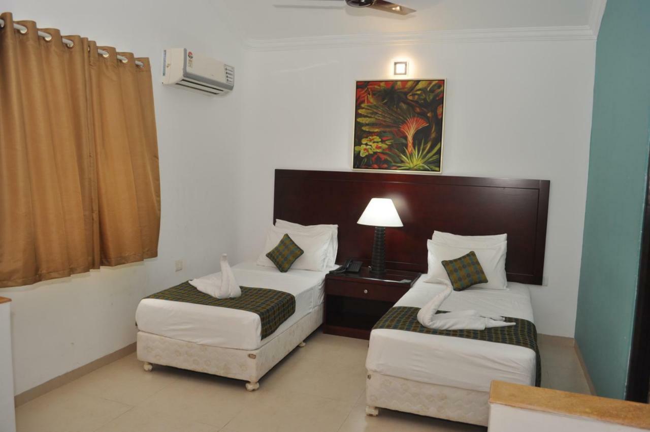 Colonia Santa Maria Hotel Baga Bagian luar foto