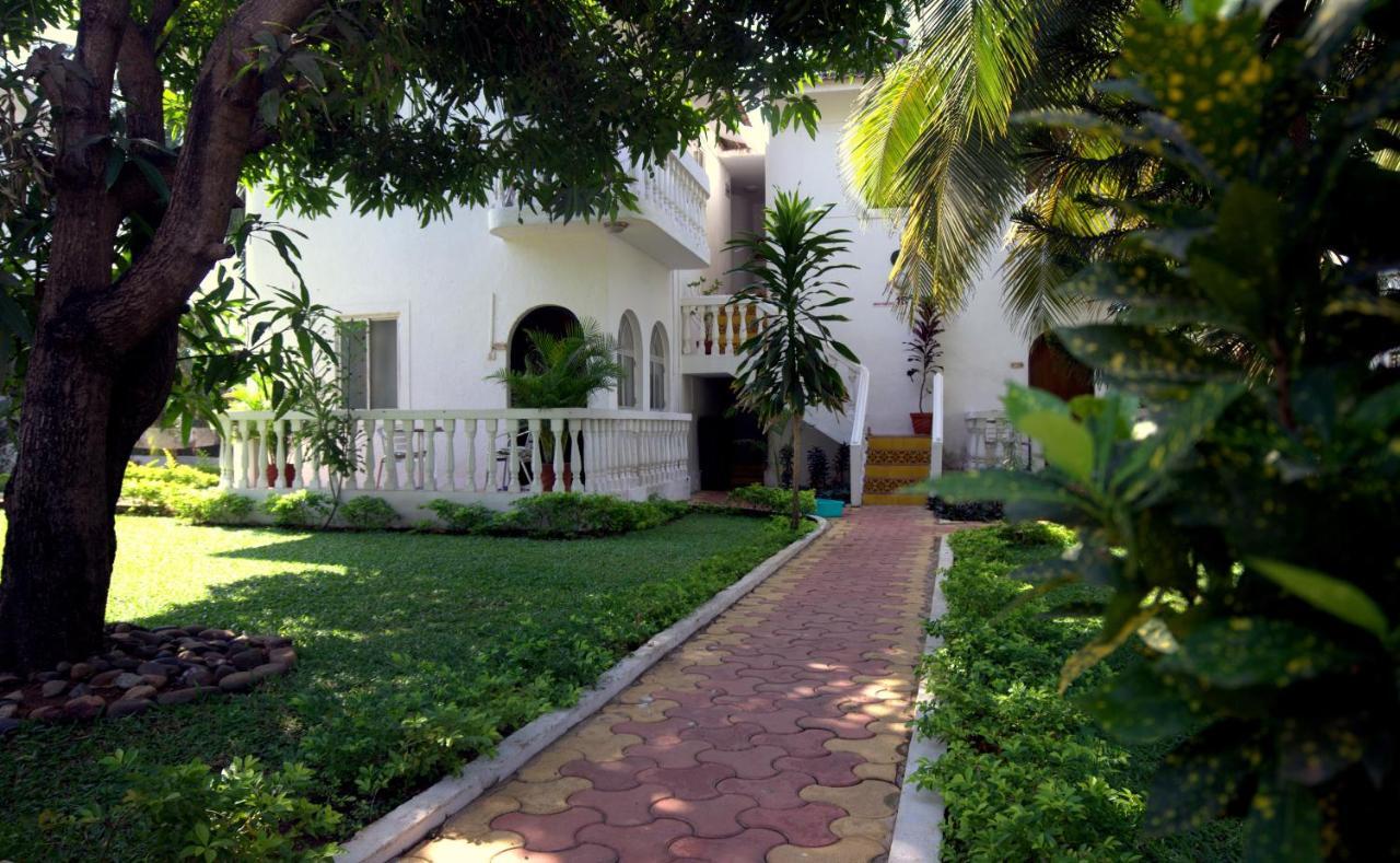 Colonia Santa Maria Hotel Baga Bagian luar foto