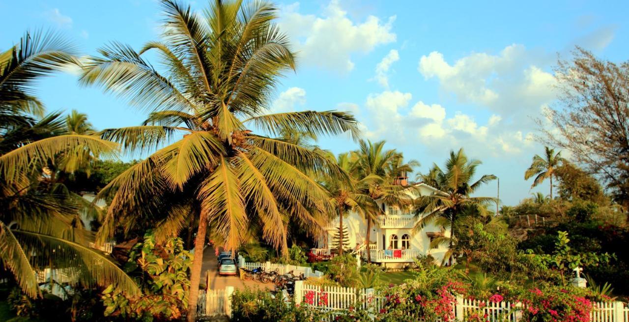 Colonia Santa Maria Hotel Baga Bagian luar foto