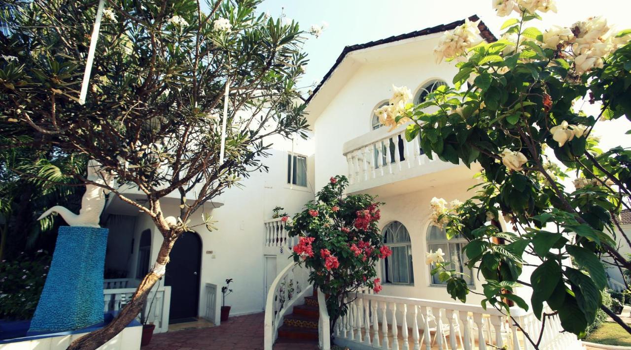 Colonia Santa Maria Hotel Baga Bagian luar foto