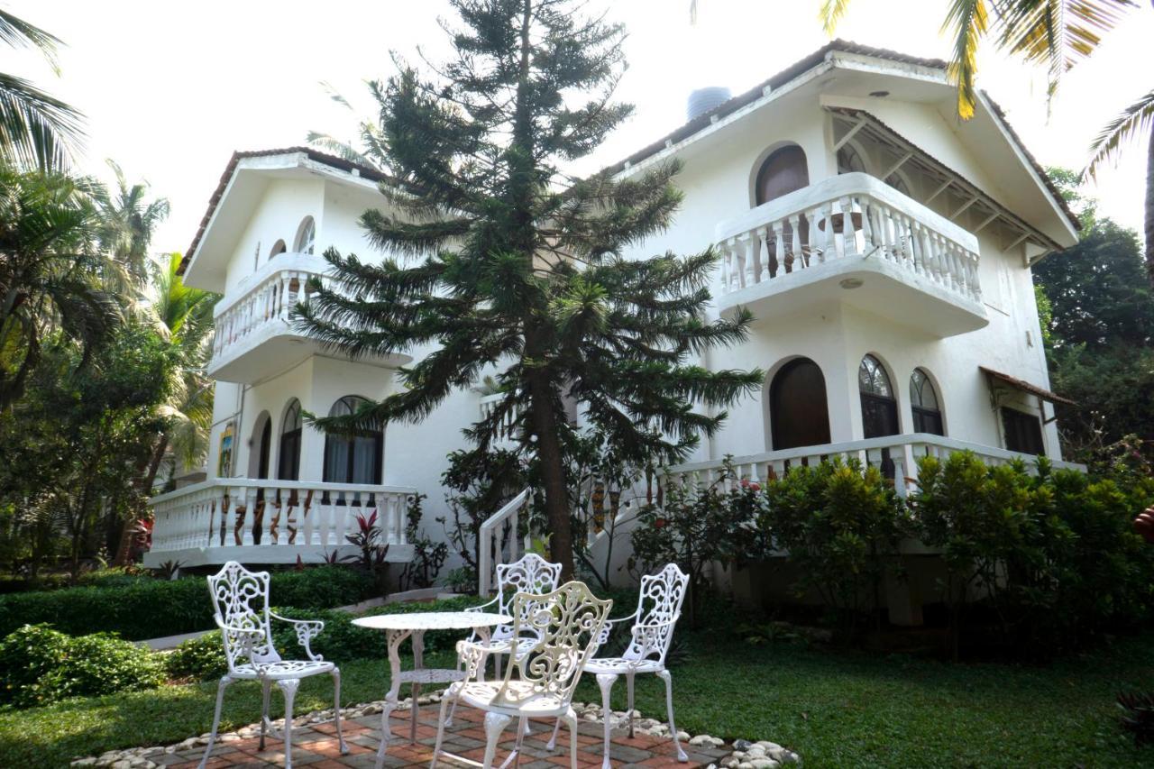Colonia Santa Maria Hotel Baga Bagian luar foto