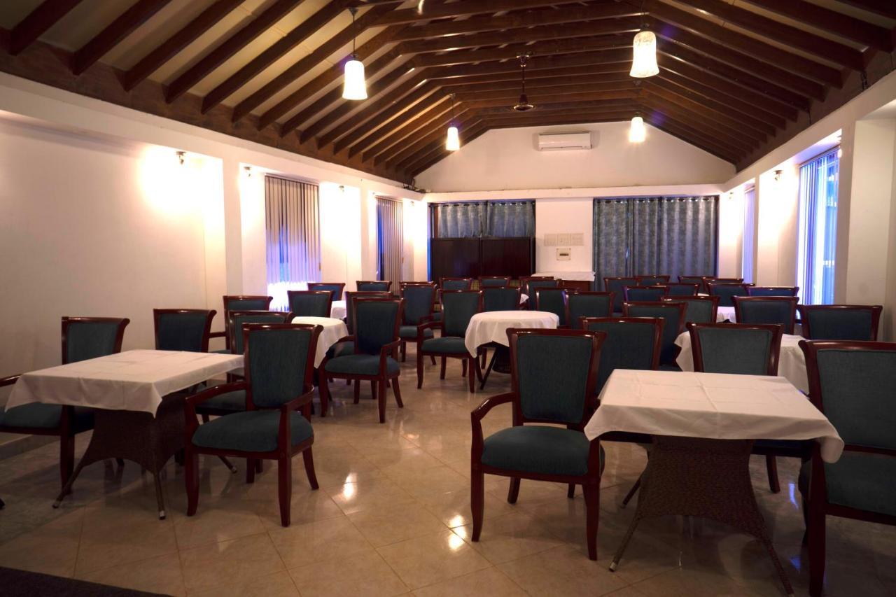 Colonia Santa Maria Hotel Baga Bagian luar foto